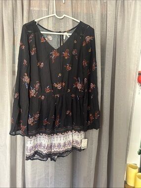 Mudd Black Floral V‑Neck Long Sleeve Romper with Border Hem